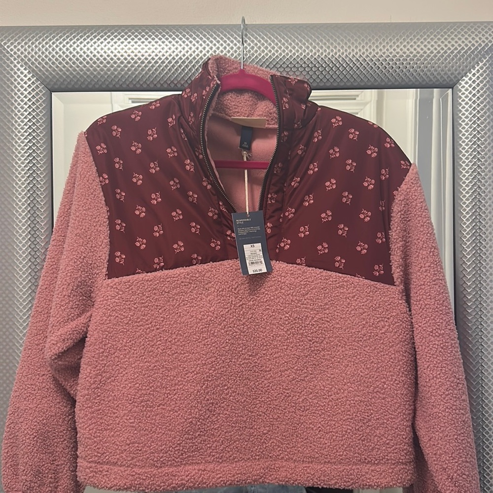 XS NWT Fuzzy 3/4 Zip Floral
